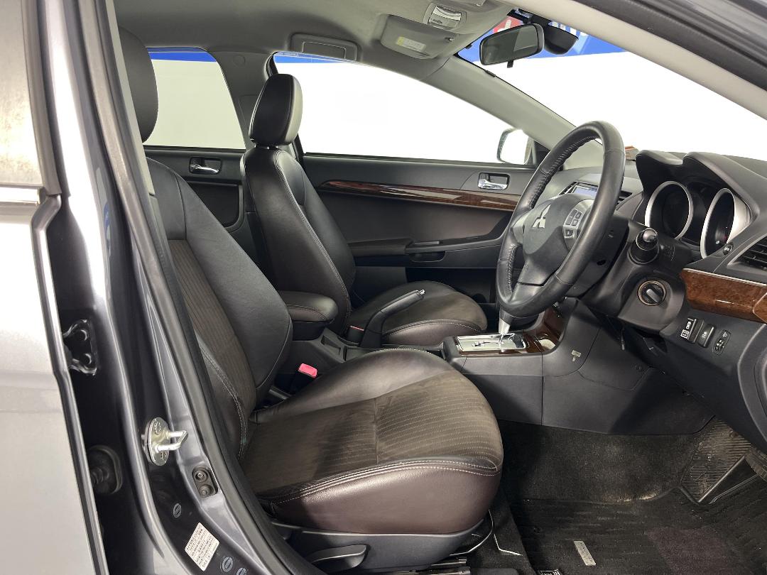 Photo '16' of Mitsubishi Galant