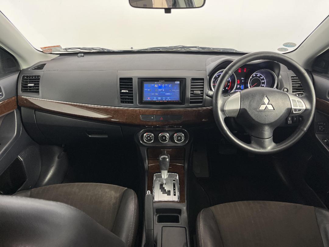 Photo '17' of Mitsubishi Galant