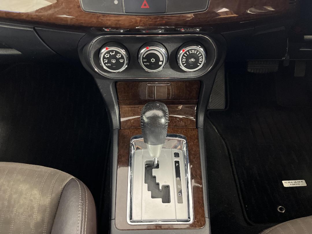 Photo '18' of Mitsubishi Galant