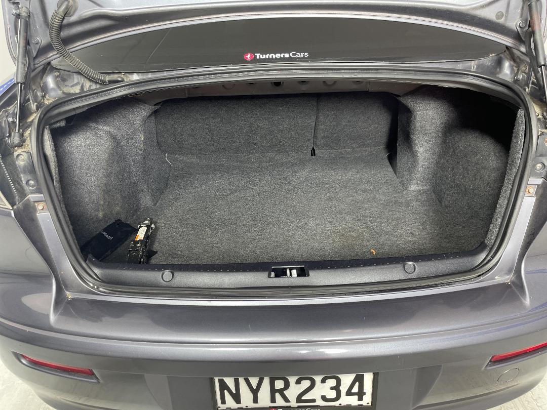 Photo '14' of Mitsubishi Galant