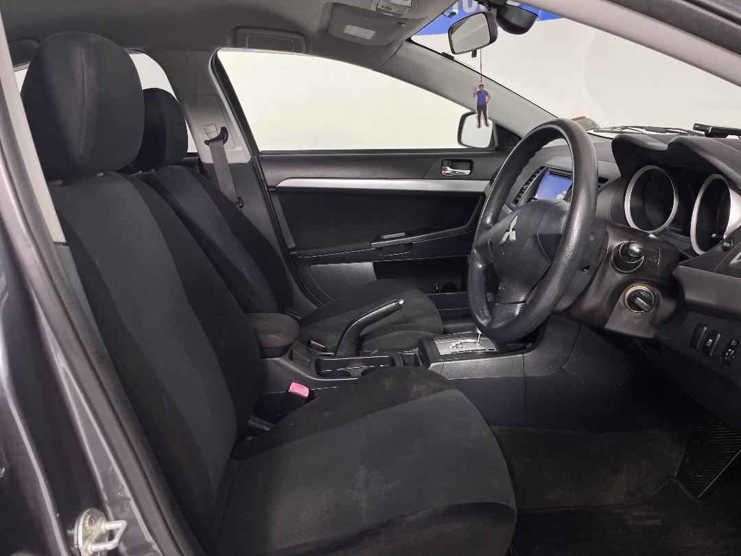 Photo '16' of Mitsubishi Galant