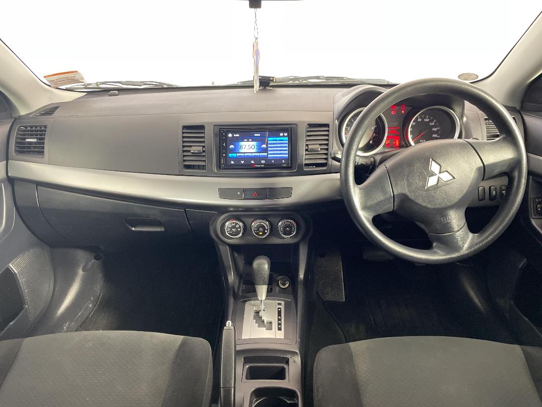 Photo '17' of Mitsubishi Galant