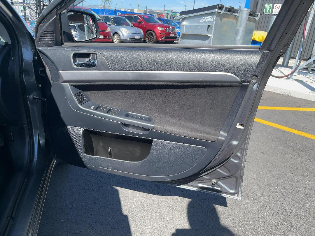 Photo '13' of Mitsubishi Galant Fortis