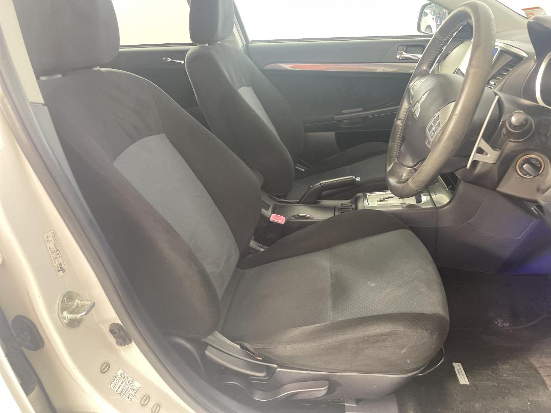 Photo '16' of Mitsubishi Galant Photo '16' of Mitsubishi Galant