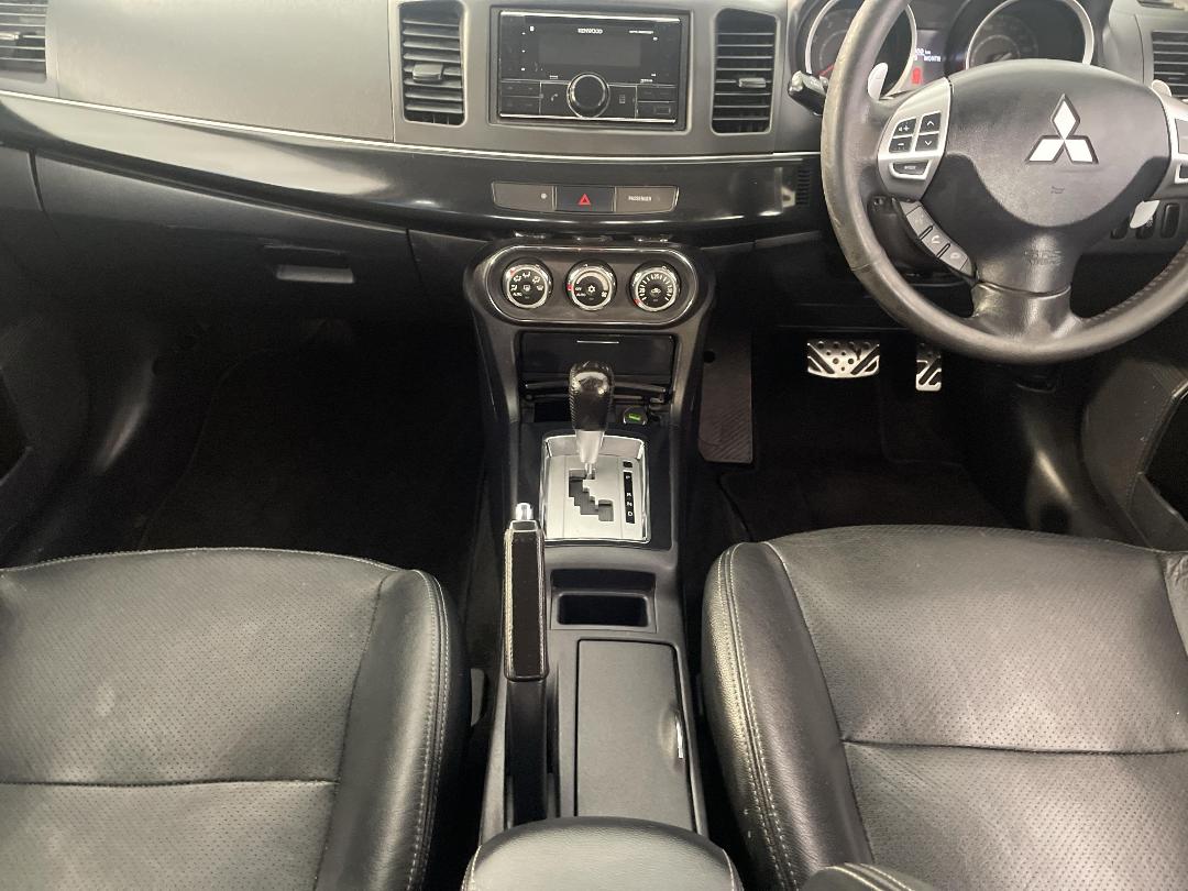 Photo '18' of Mitsubishi Lancer