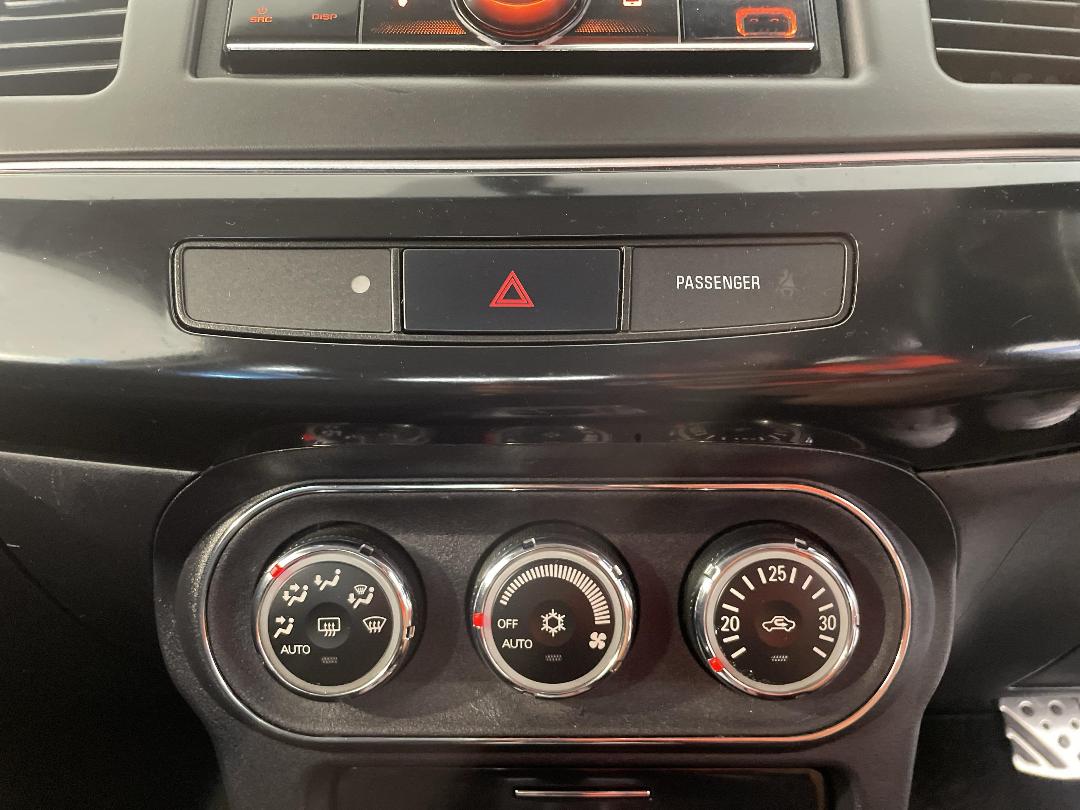 Photo '28' of Mitsubishi Lancer