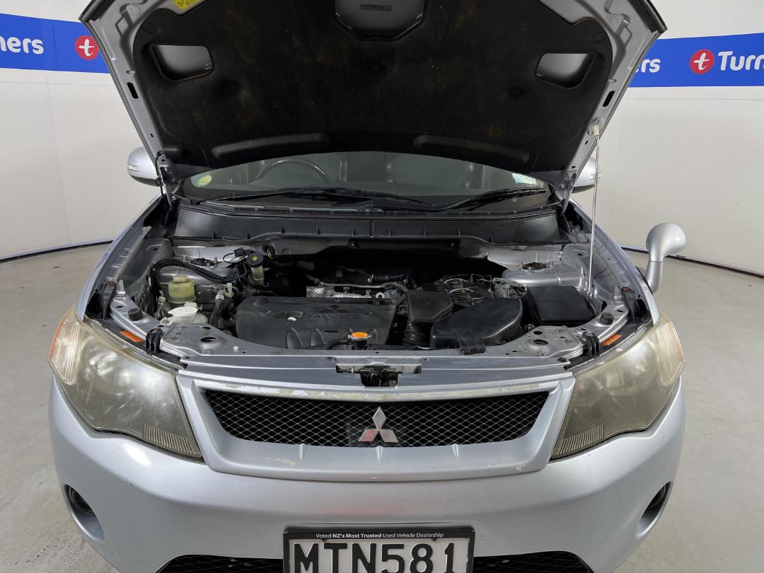 Photo '13' of Mitsubishi Outlander Photo '13' of Mitsubishi Outlander