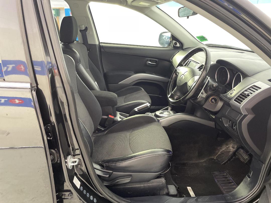 Photo '16' of Mitsubishi Outlander Photo '16' of Mitsubishi Outlander