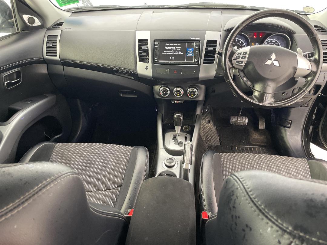 Photo '17' of Mitsubishi Outlander Photo '17' of Mitsubishi Outlander