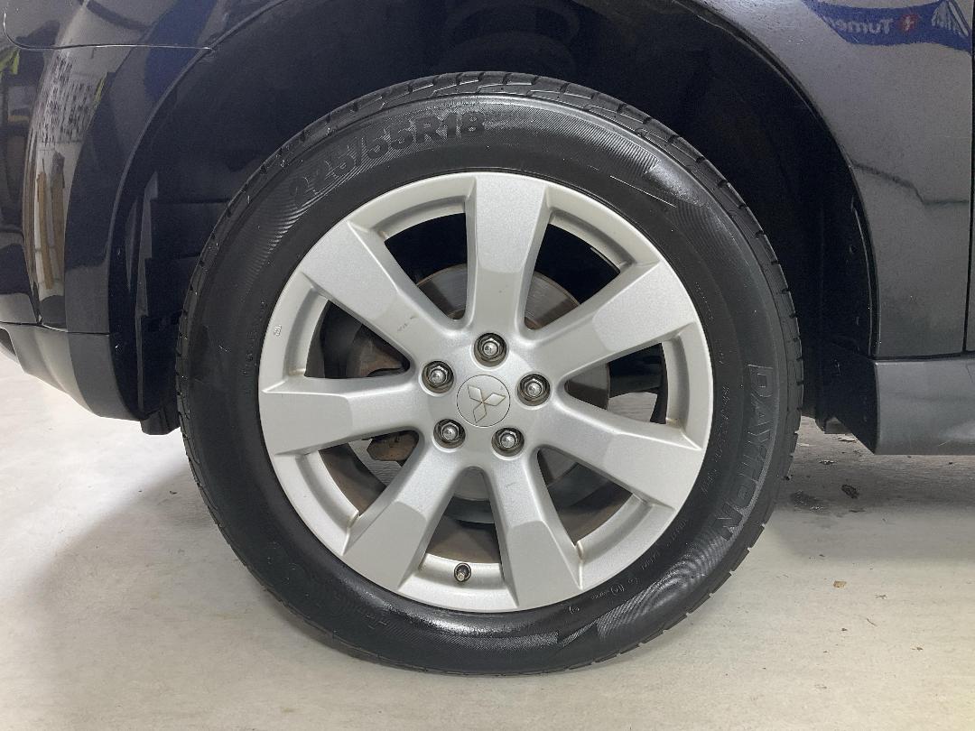 Photo '10' of Mitsubishi Outlander