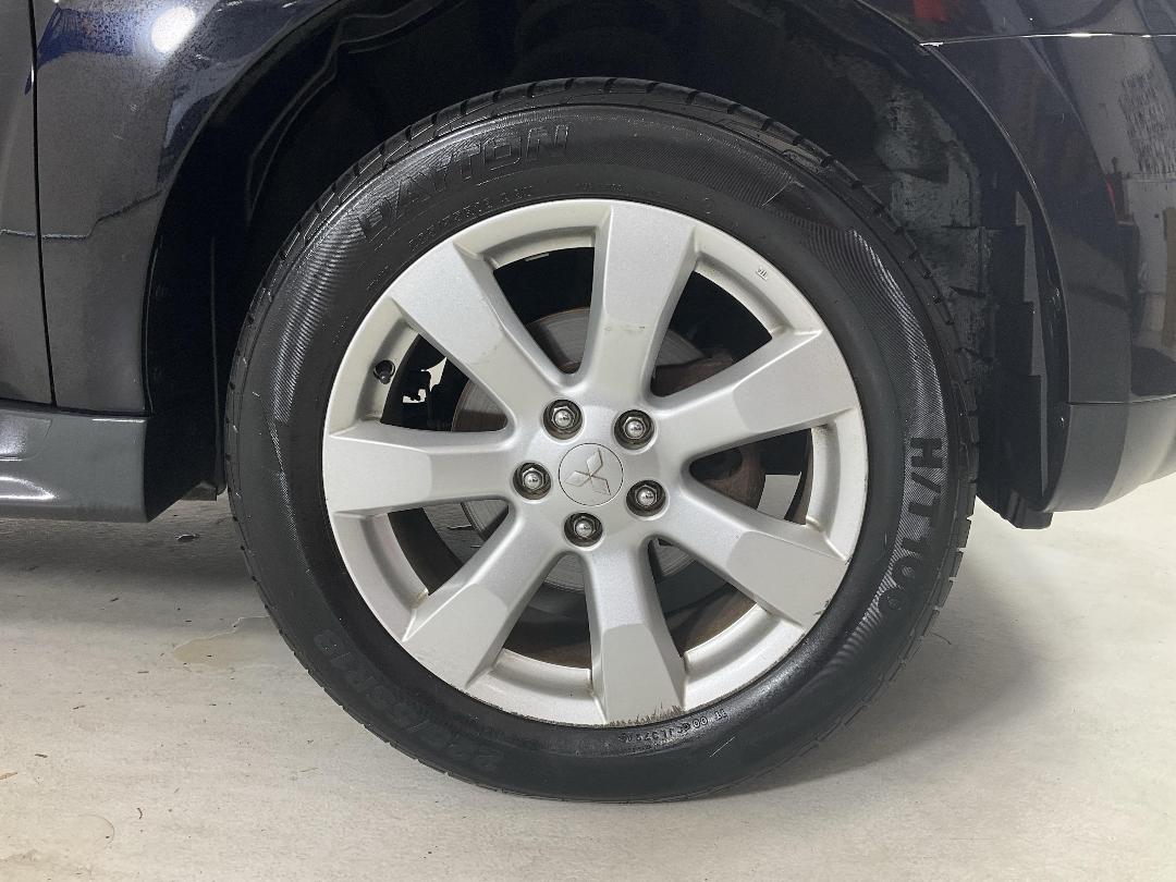 Photo '9' of Mitsubishi Outlander