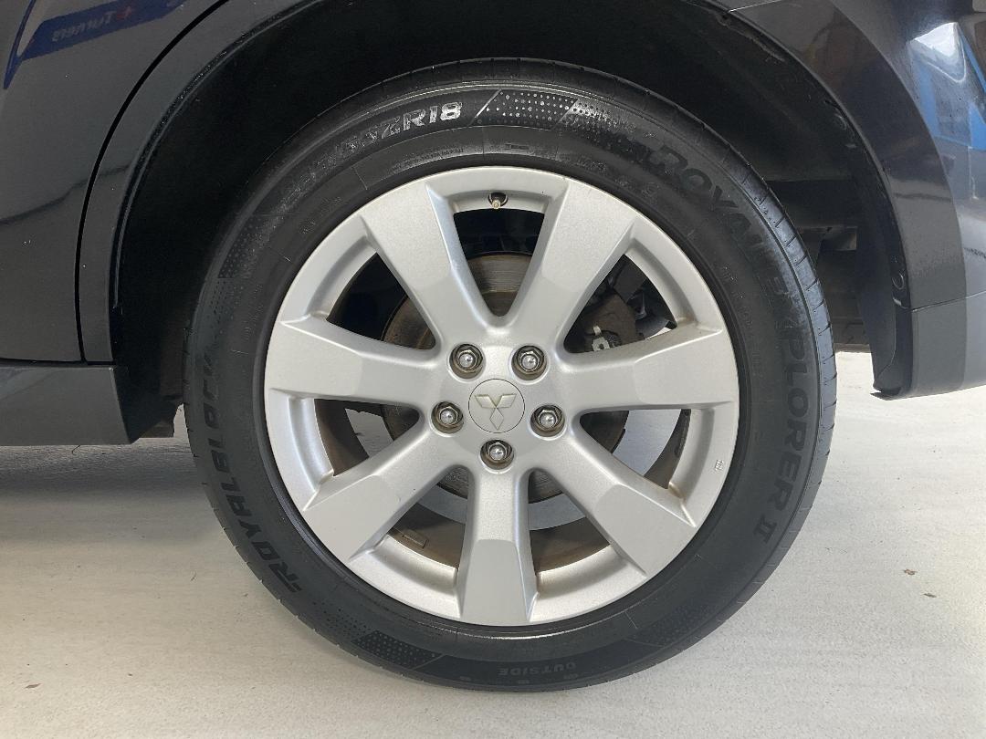 Photo '11' of Mitsubishi Outlander