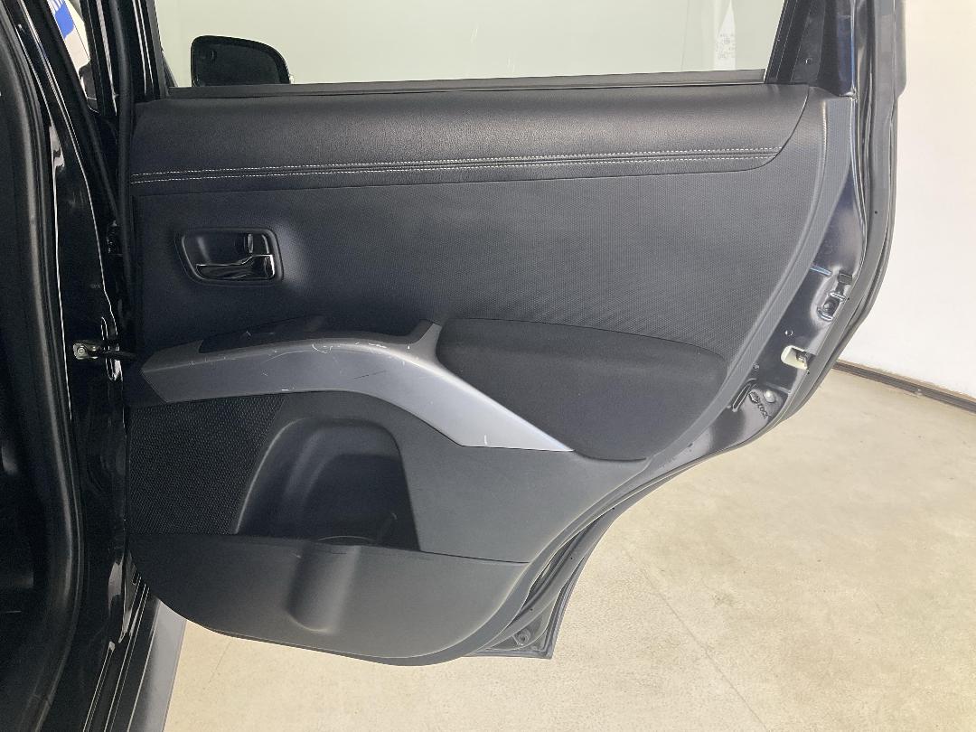 Photo '19' of Mitsubishi Outlander