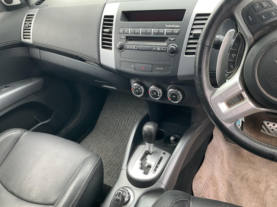 Photo '13' of Mitsubishi Outlander VRX