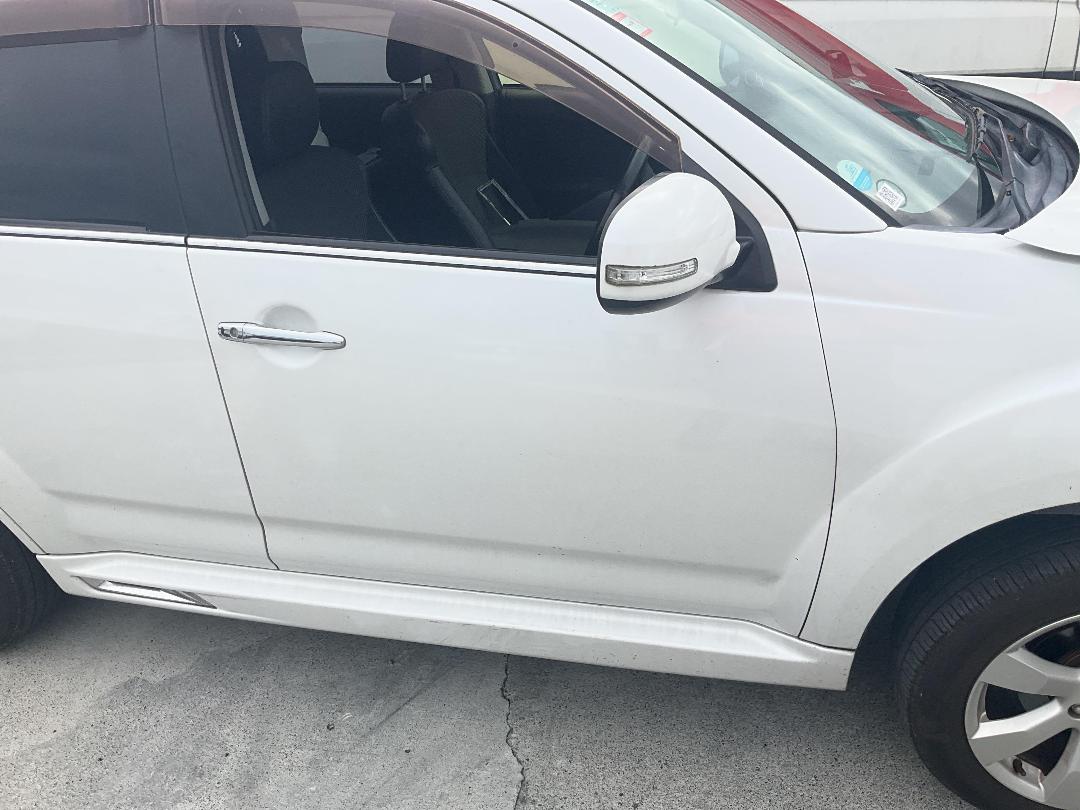 Photo '3' of Mitsubishi Outlander Photo '3' of Mitsubishi Outlander