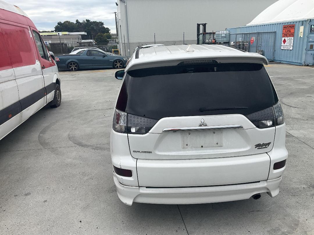 Photo '11' of Mitsubishi Outlander Photo '11' of Mitsubishi Outlander