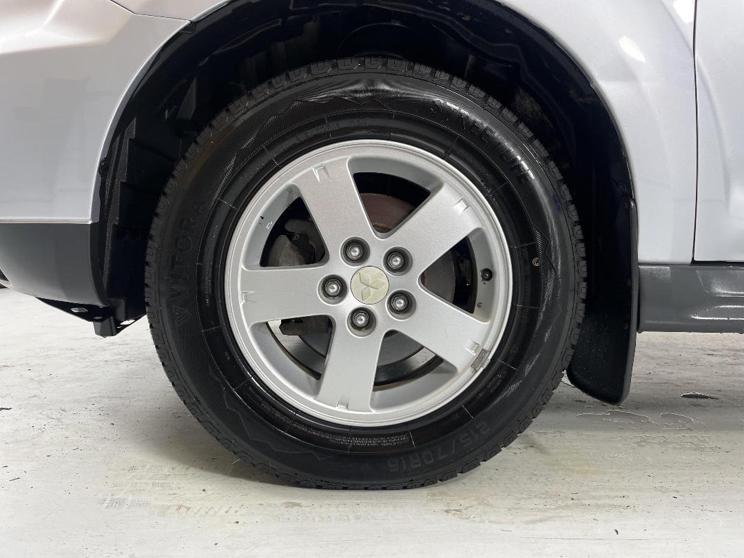 Photo '10' of Mitsubishi Outlander Photo '10' of Mitsubishi Outlander