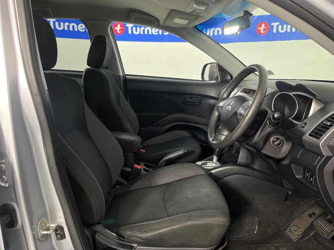 Photo '16' of Mitsubishi Outlander Photo '16' of Mitsubishi Outlander