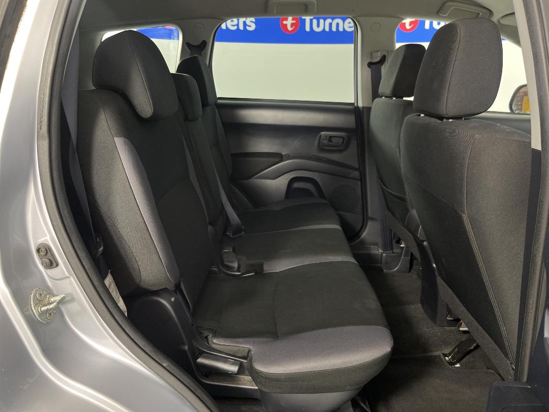 Photo '20' of Mitsubishi Outlander Photo '20' of Mitsubishi Outlander