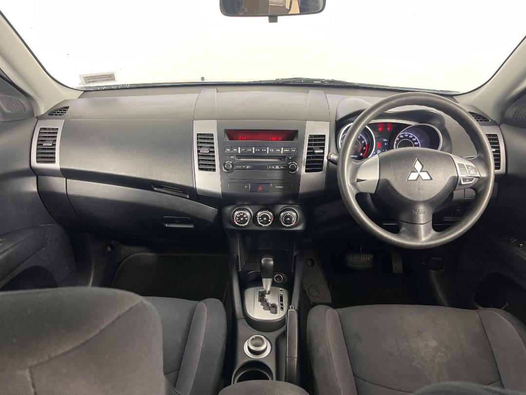 Photo '17' of Mitsubishi Outlander Photo '17' of Mitsubishi Outlander