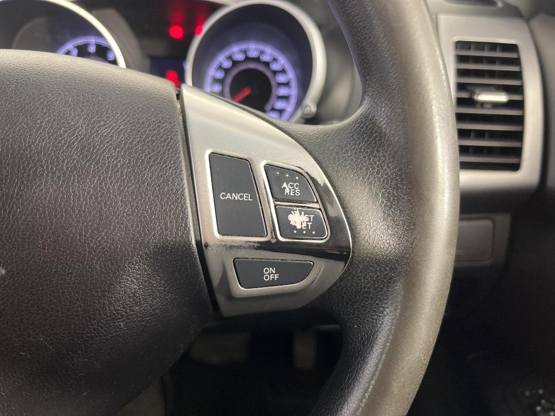 Photo '23' of Mitsubishi Outlander Photo '23' of Mitsubishi Outlander