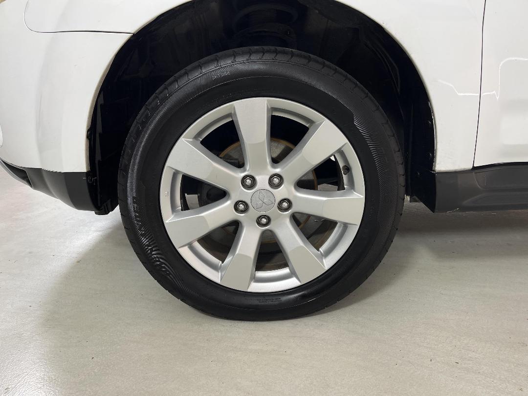 Photo '10' of Mitsubishi Outlander