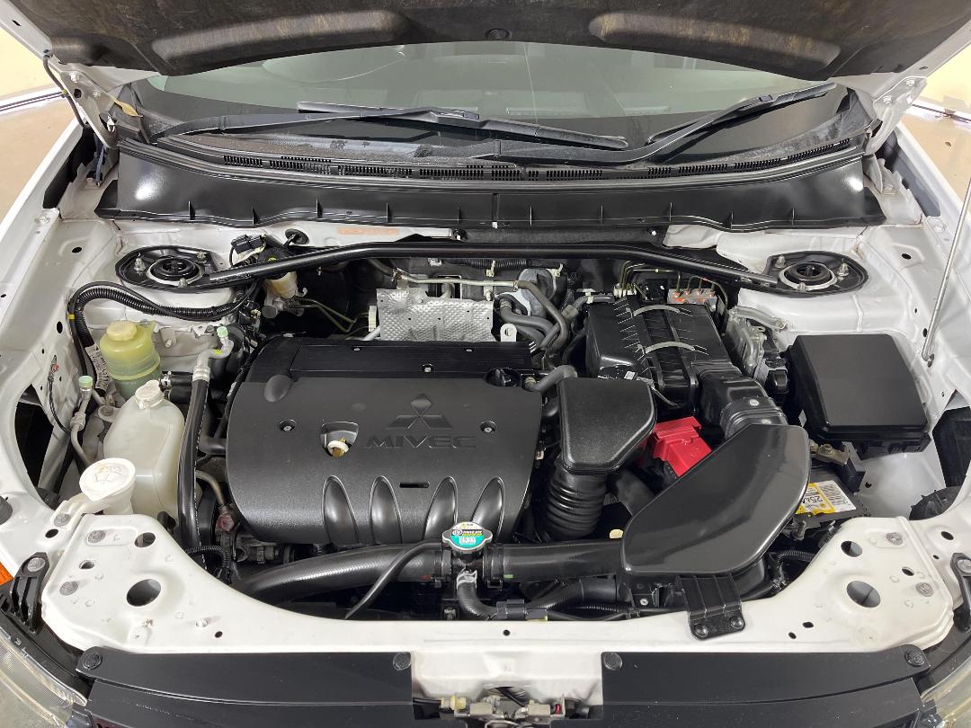 Photo '13' of Mitsubishi Outlander