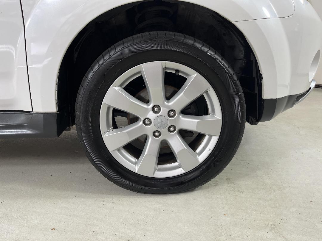 Photo '9' of Mitsubishi Outlander