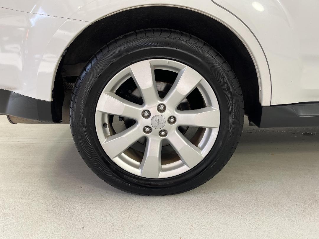 Photo '12' of Mitsubishi Outlander