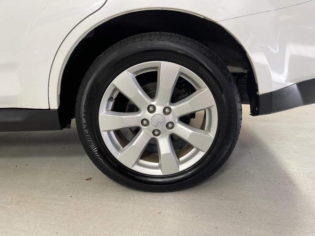 Photo '11' of Mitsubishi Outlander