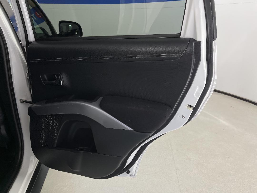 Photo '19' of Mitsubishi Outlander