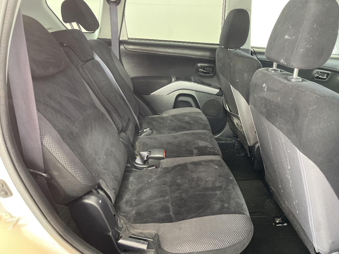 Photo '20' of Mitsubishi Outlander