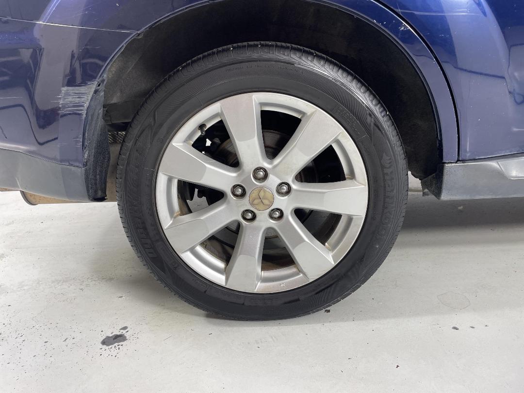 Photo '12' of Mitsubishi Outlander