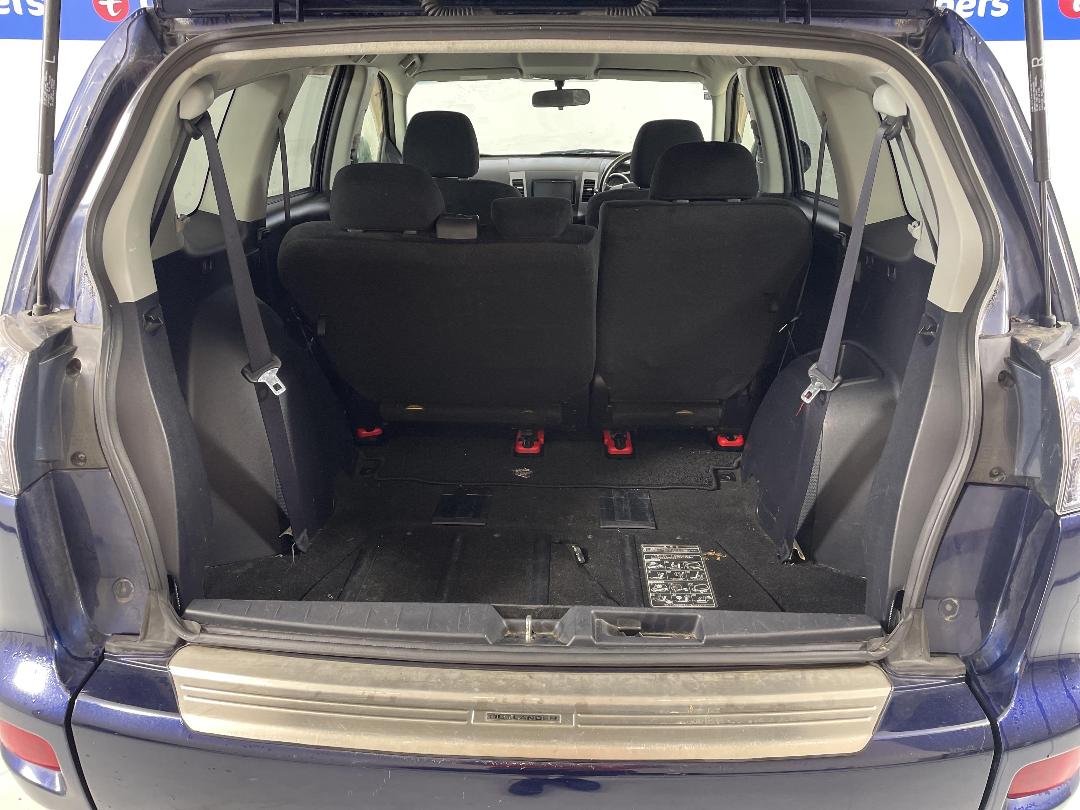 Photo '14' of Mitsubishi Outlander