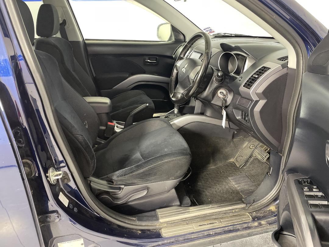 Photo '16' of Mitsubishi Outlander