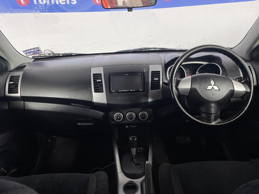 Photo '17' of Mitsubishi Outlander