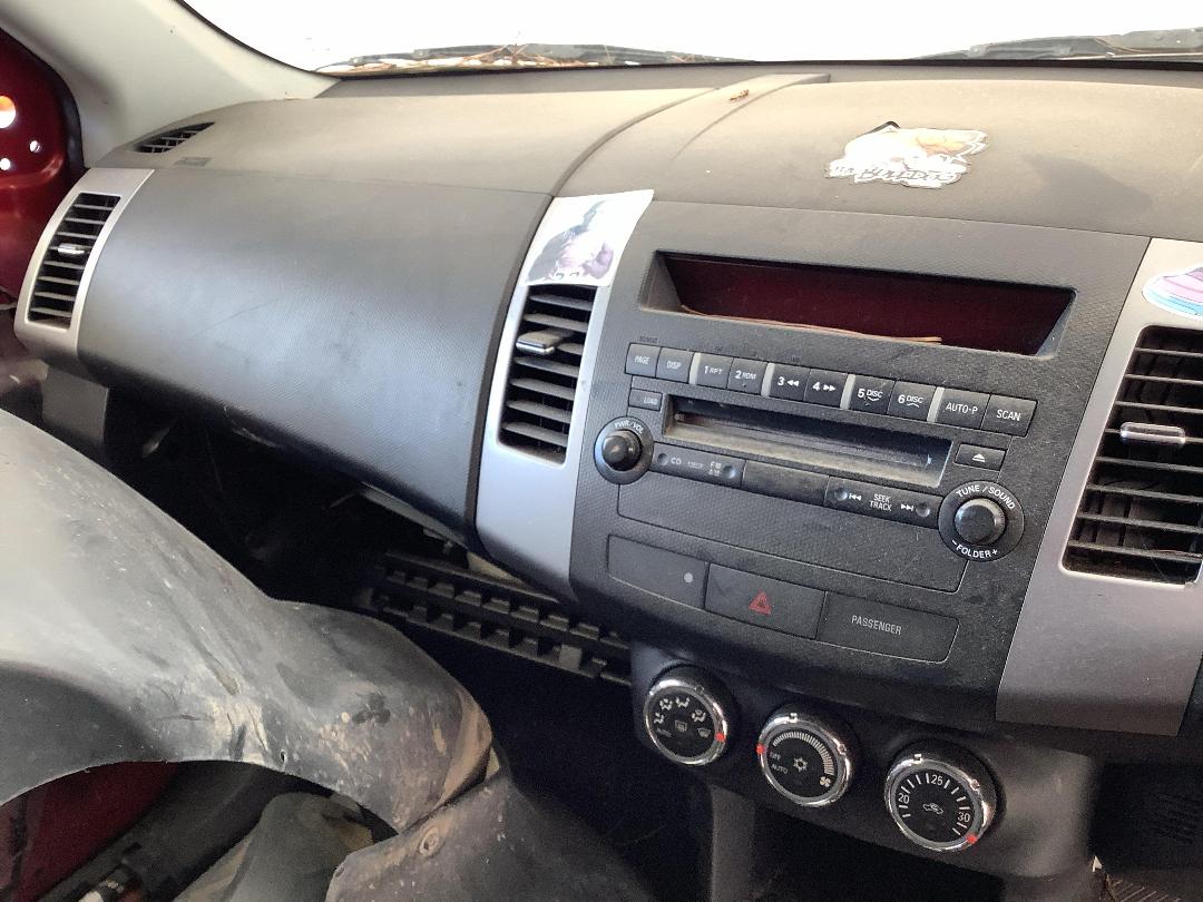 Photo '20' of Mitsubishi Outlander LS