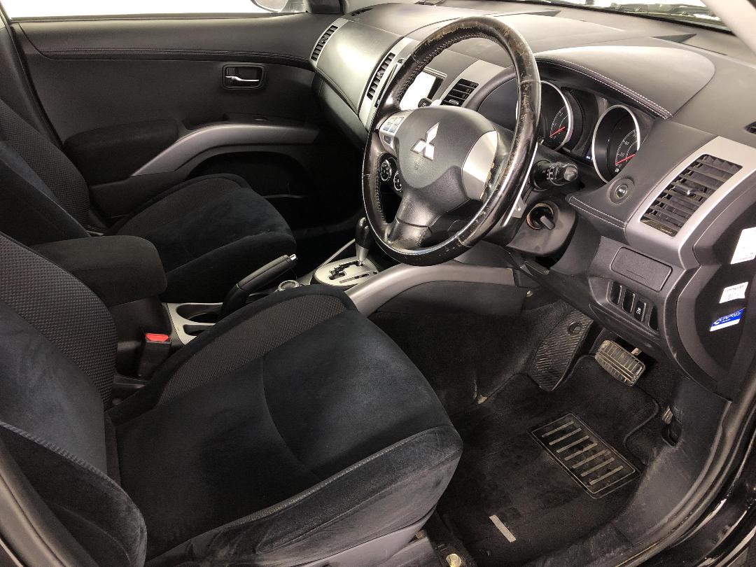 Photo '16' of Mitsubishi Outlander Photo '16' of Mitsubishi Outlander