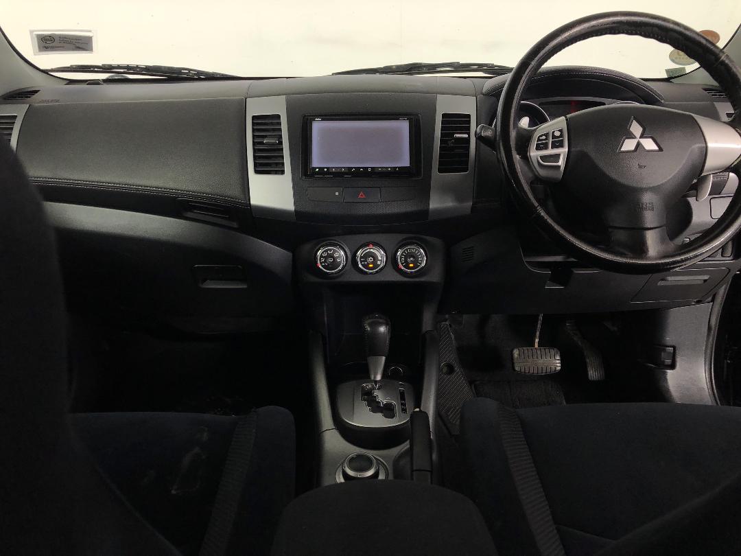 Photo '17' of Mitsubishi Outlander Photo '17' of Mitsubishi Outlander