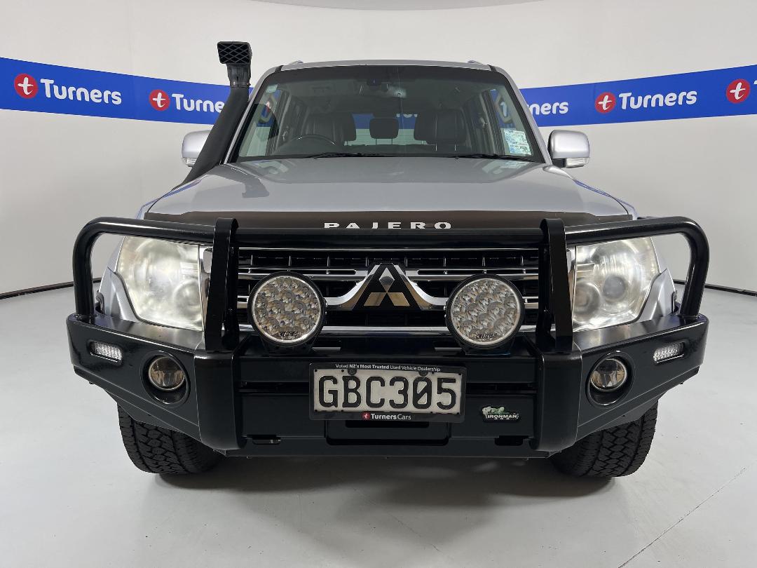 Photo '2' of Mitsubishi Pajero Photo '2' of Mitsubishi Pajero