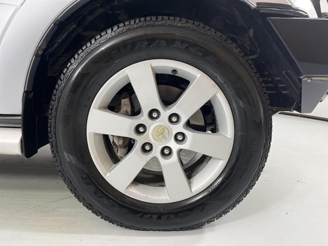 Photo '9' of Mitsubishi Pajero Photo '9' of Mitsubishi Pajero