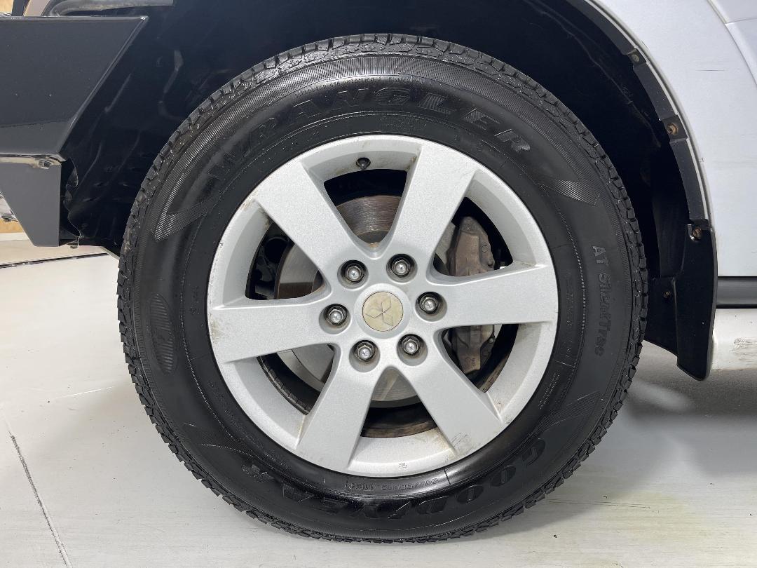 Photo '10' of Mitsubishi Pajero Photo '10' of Mitsubishi Pajero