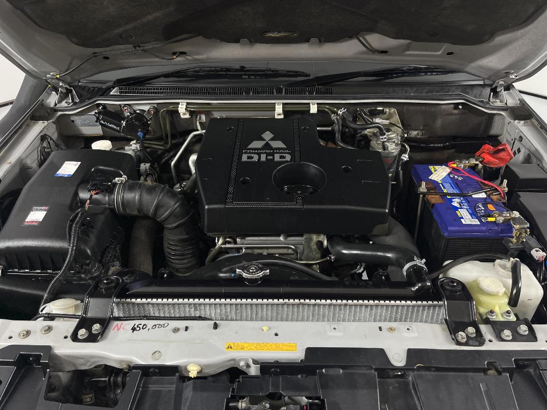 Photo '13' of Mitsubishi Pajero Photo '13' of Mitsubishi Pajero