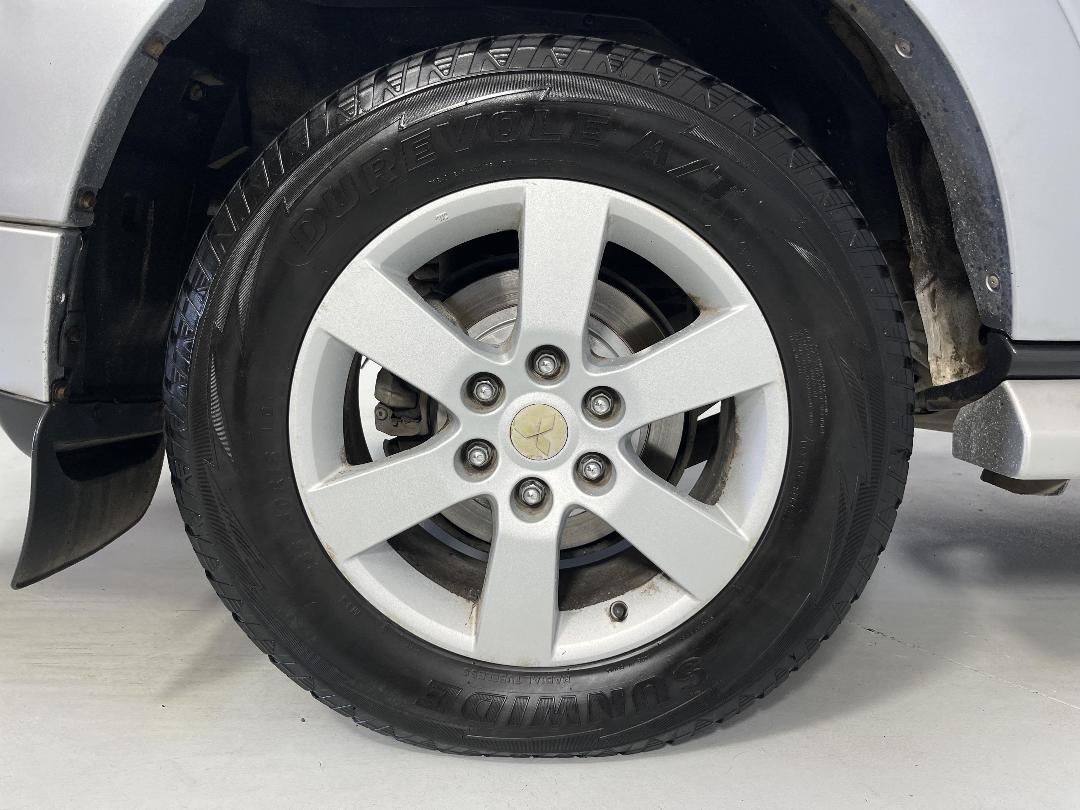 Photo '12' of Mitsubishi Pajero Photo '12' of Mitsubishi Pajero