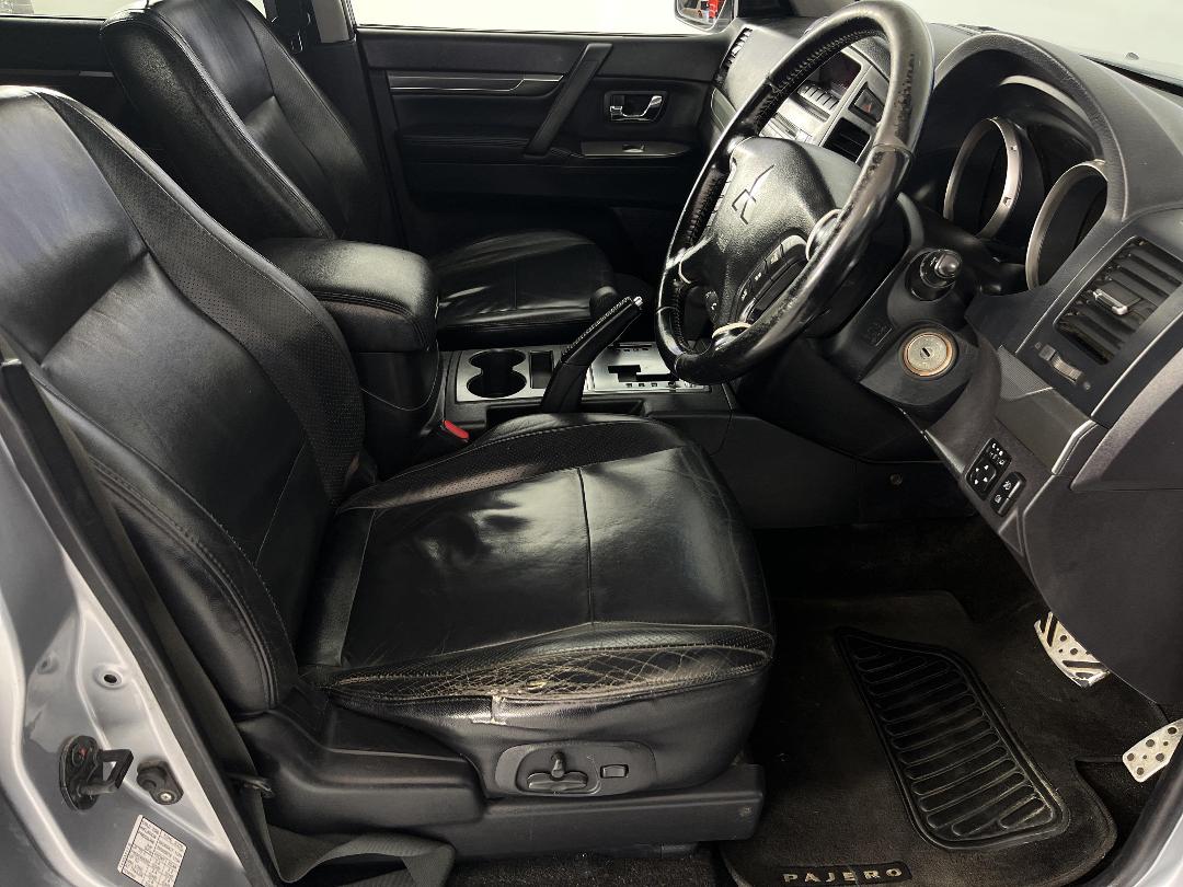 Photo '16' of Mitsubishi Pajero Photo '16' of Mitsubishi Pajero