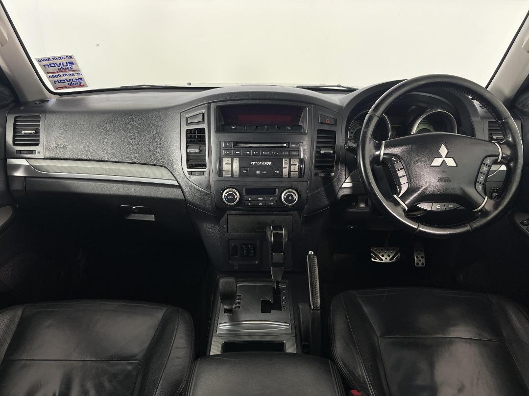 Photo '17' of Mitsubishi Pajero Photo '17' of Mitsubishi Pajero