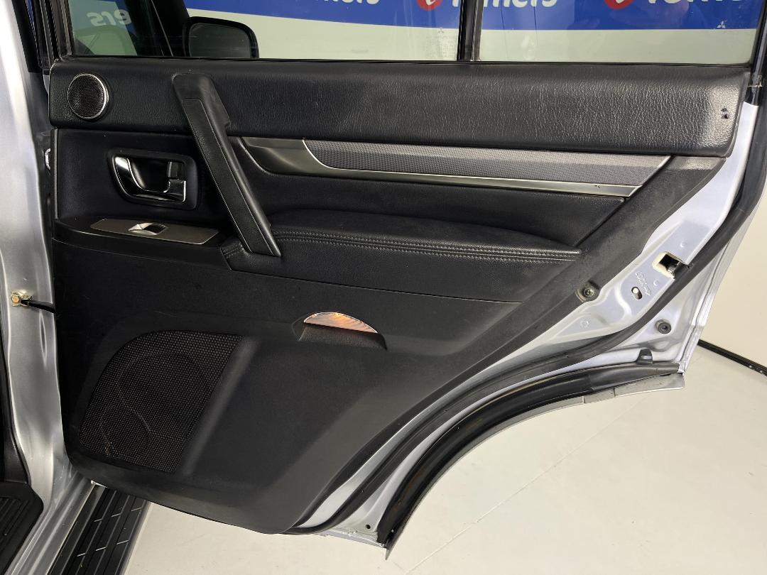 Photo '19' of Mitsubishi Pajero Photo '19' of Mitsubishi Pajero