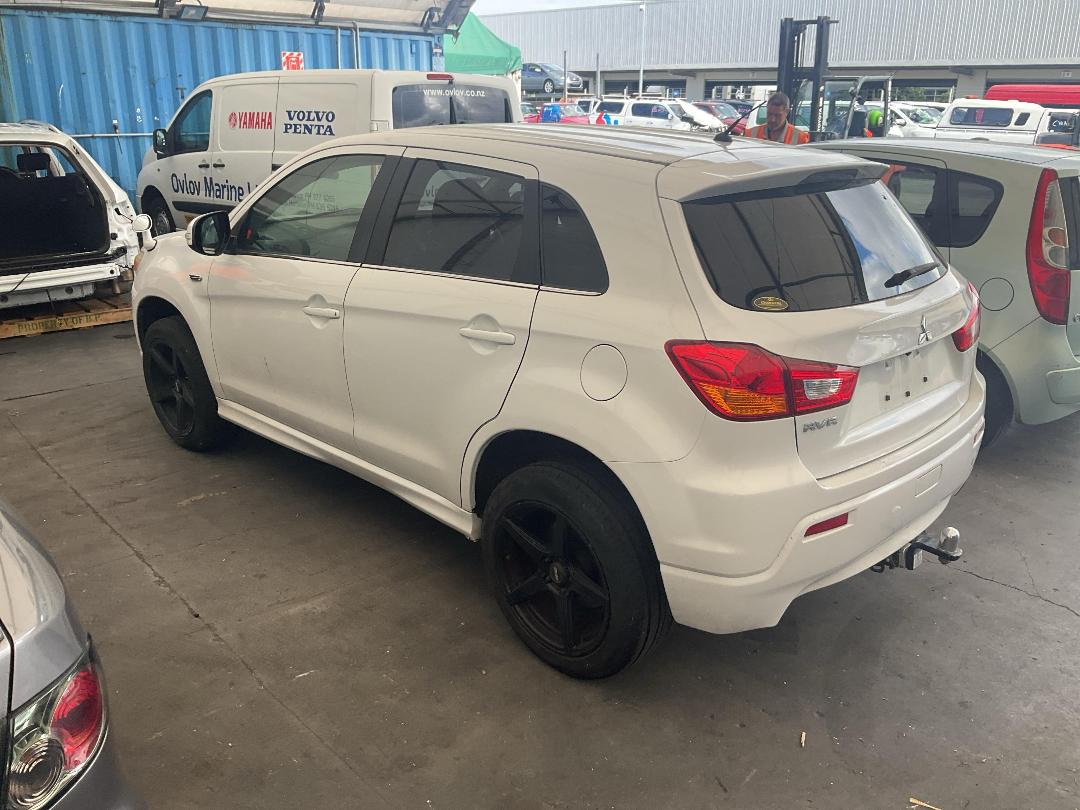 Photo '8' of Mitsubishi RVR