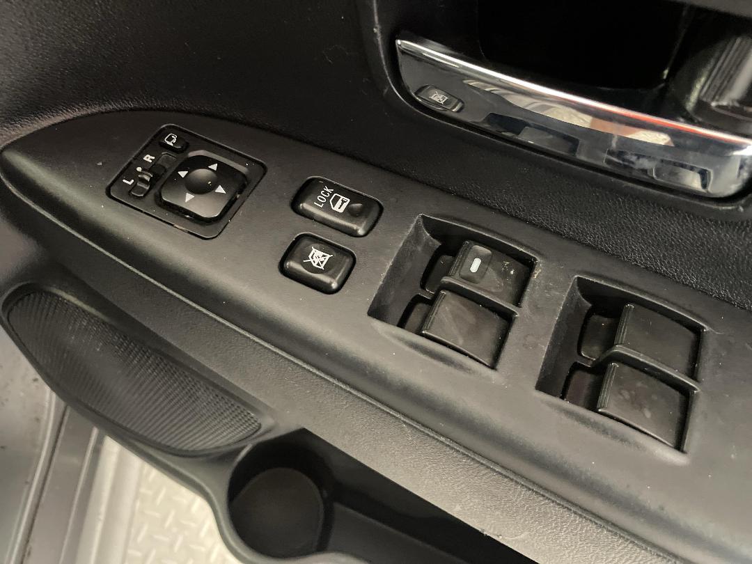 Photo '24' of Mitsubishi RVR