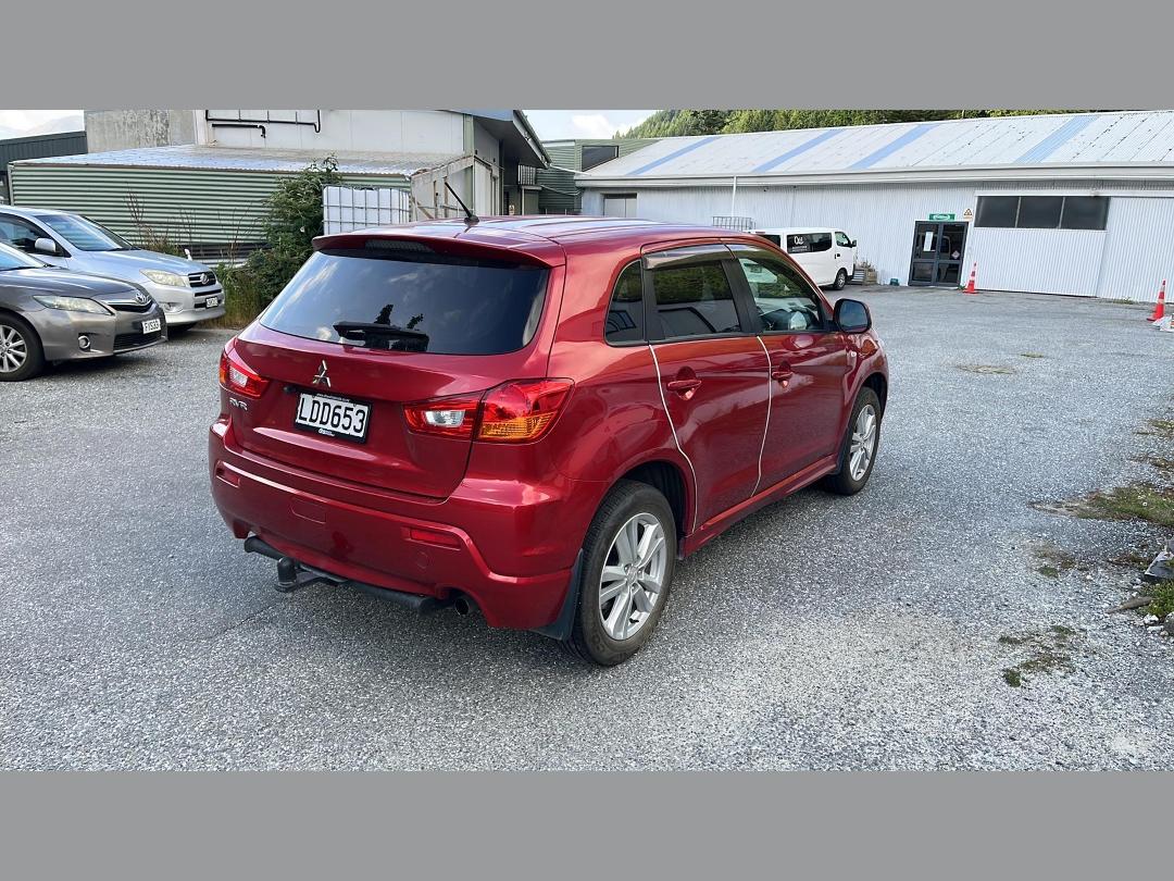 Photo '4' of Mitsubishi RVR